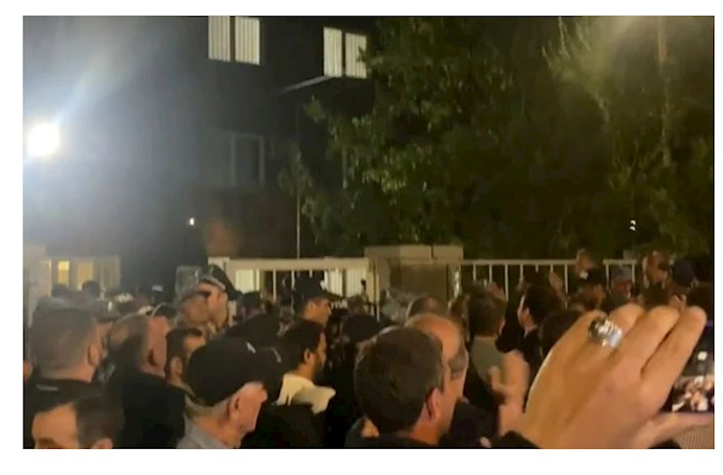 Ermənilər rusiyalı milyarderə görə aksiya keçirir  — VİDEO 