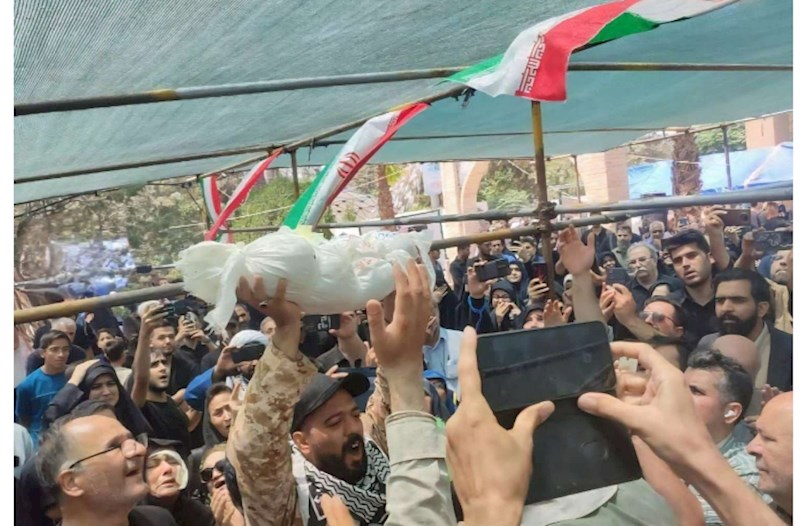Tehranlılar İsrailin öldürdüyü 2 aylıq körpənin dəfninə AXIŞDI — VİDEO/FOTO 