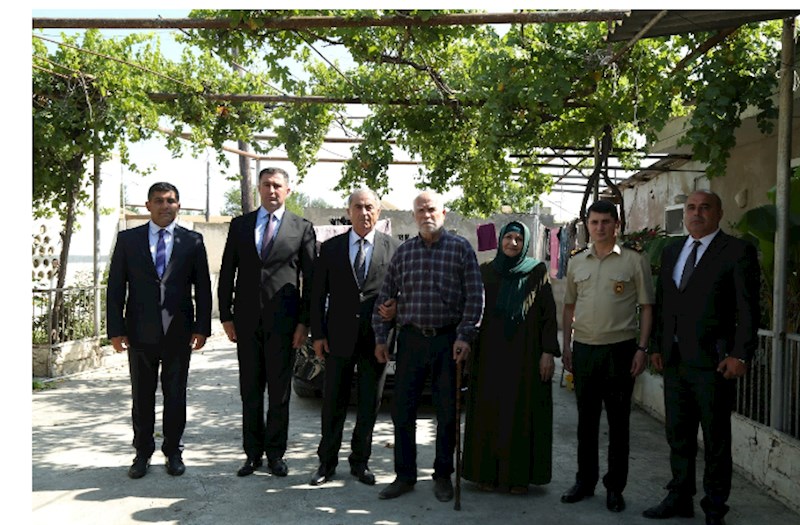 Rayon İcra Hakimiyyətinin başçısı şəhid ailəsini evində ziyarət etmişdir — FOTOLAR