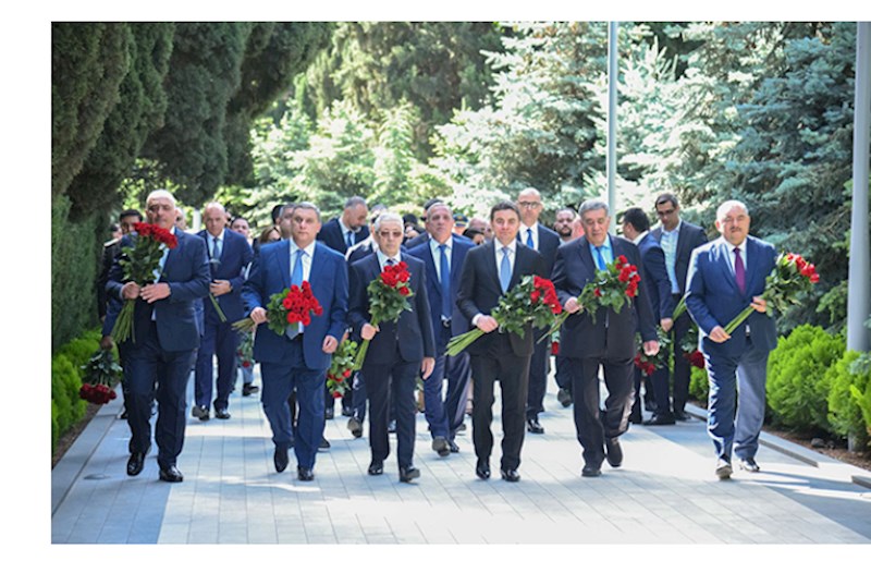 AZAL kollektivi Fəxri xiyabanda — FOTOLAR 