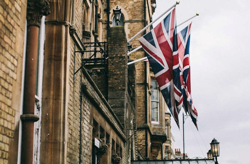 Britaniya İrandan diplomatlarını təxliyə edir