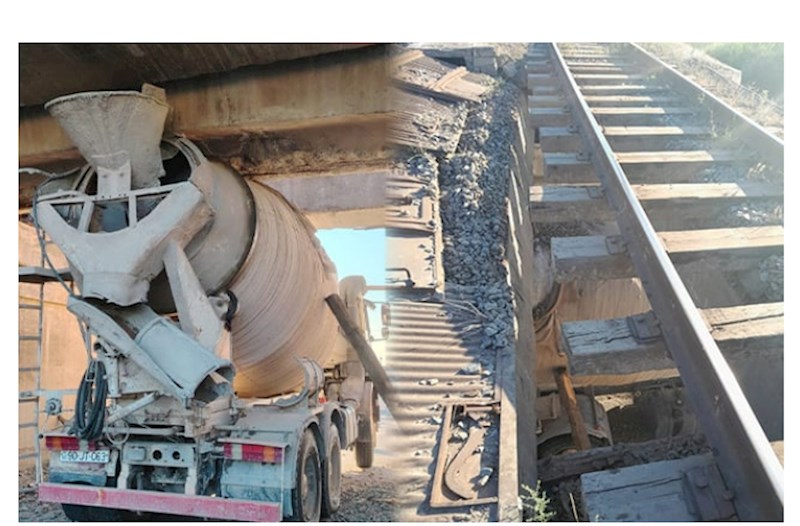 Betonqarışdıran maşın körpünü dağıtdı — Hərəkət məhdudlaşdırıldı (FOTOLAR)