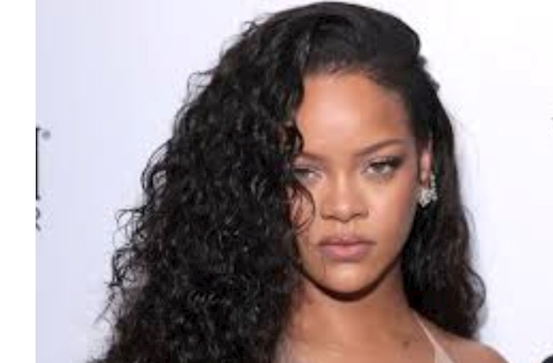 Rihannanın hamiləlik tərzi — FOTO