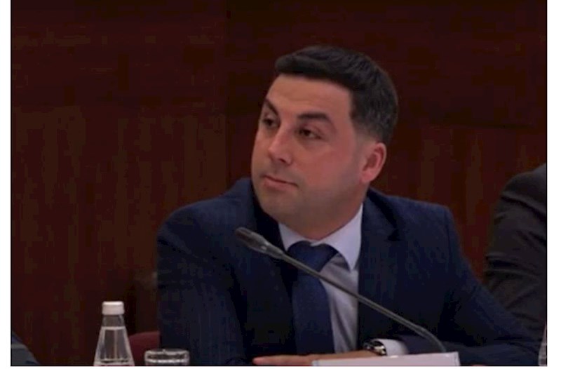 "Rusiya ölkədə kişi tapılmadığı bu vaxta əsl azərbaycanlı kişilərin qayğısına qalmalıdır" — Əli Vəliyev