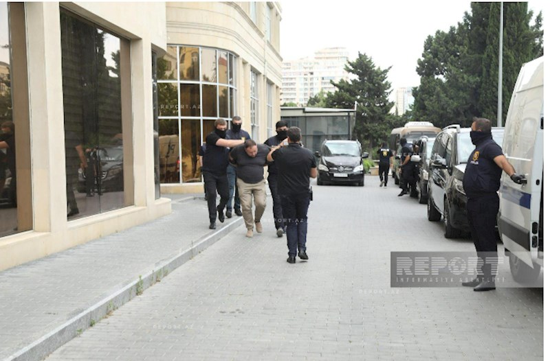 "Sputnik Azərbaycan"da saxlanılan iki nəfər binadan çıxarılıb — FOTOLAR 