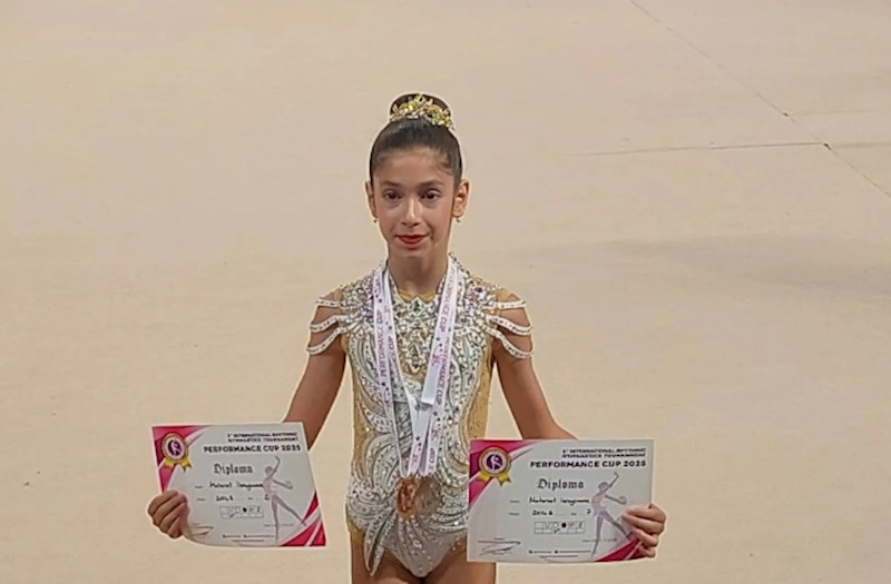 10 yaşlı gimnastın vətənpərvərlik nümayişi — FOTOLAR