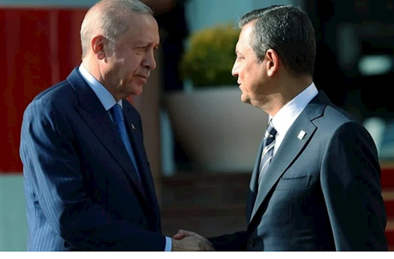 Ərdoğan Özgür Özələ zəng etdi