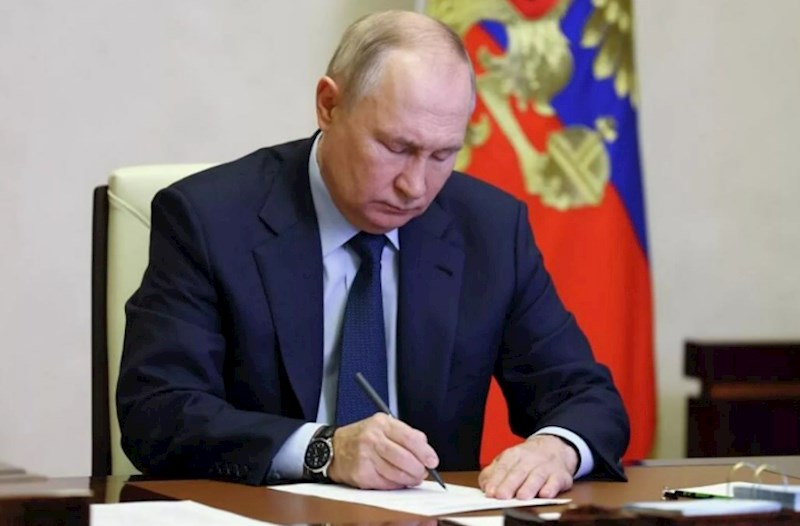 Rusiyada azyaşlılara enerji içkiləri satılmayacaq — Putin İMZALADI 