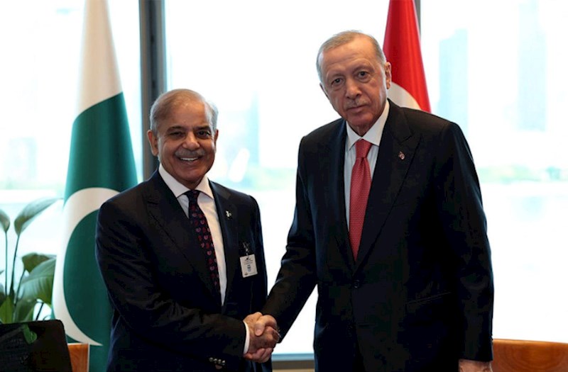 Ərdoğan Şəriflə regional məsələləri müzakirə edib