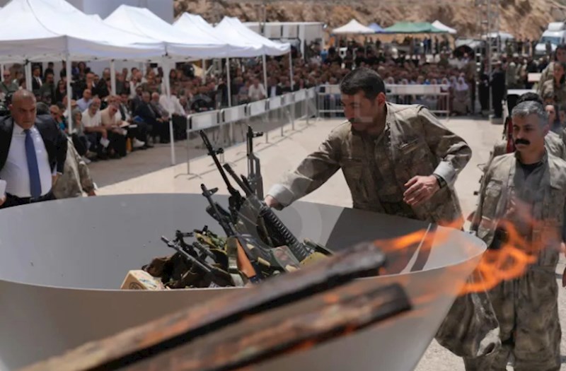 PKK tərksilah olunur, silahları yandırırlar — FOTOLAR