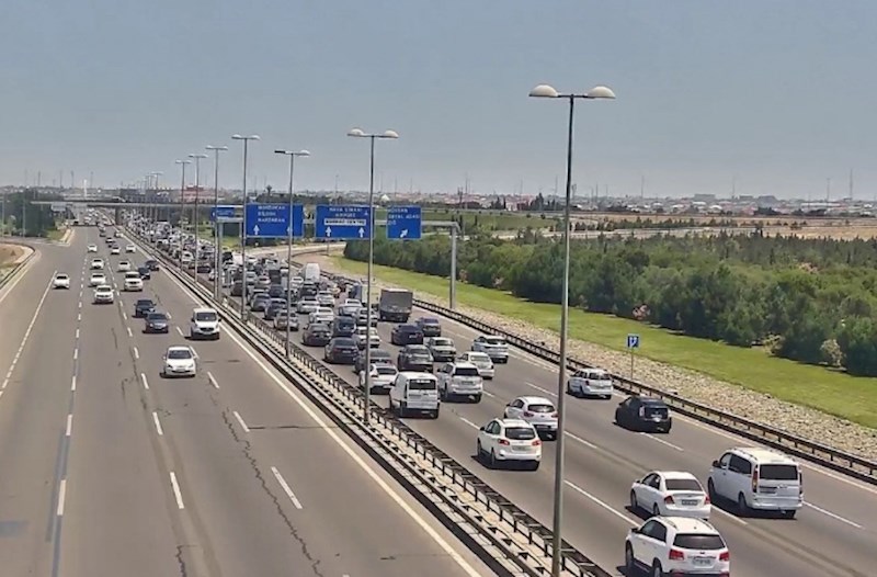Aeroport yolunda QƏZA: Tıxac yarandı
