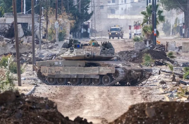 İsrail Suriyadakı tankları vurub