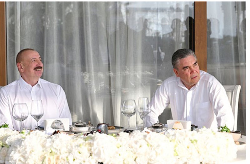 Liderlər nahar süfrəsində... 