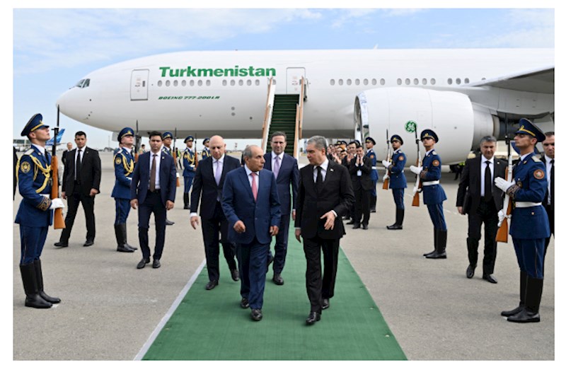 Qurbanqulu Berdiməhəmmədov Azərbaycana gəldi — FOTO