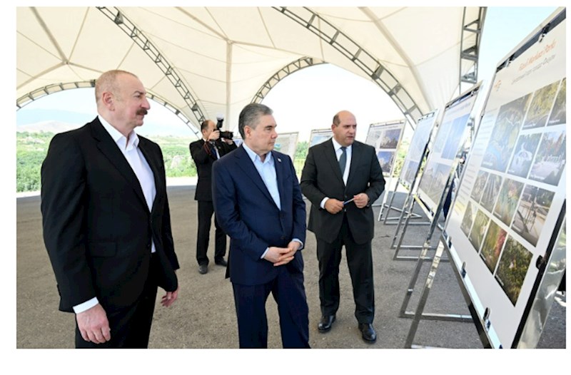 İlham Əliyev və Qurbanqulu Berdiməhəmmədov Füzuli şəhərinin dağıdılmış yerlərinə baxıblar — FOTOLAR