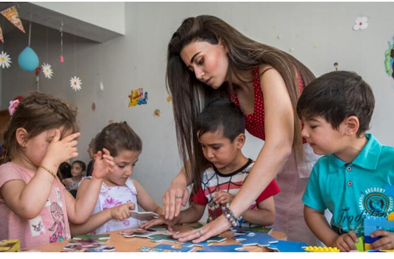 Bağça yaşlı uşaqlar neçə dil bilməlidir? 