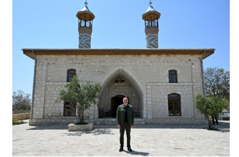 Prezident Qiyaslı kəndində məscidin açılışında — FOTOLAR 