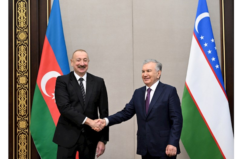 Şavkat Mirziyoyev İlham Əliyevi təbrik etdi — VİDEO