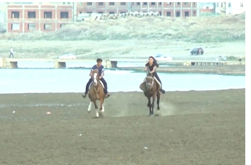 Dənizdə at sürənlərin NƏZƏRİNƏ 