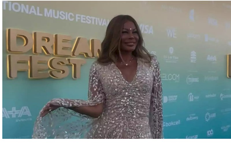 Kazımova “DreamFest”in firuzəyi xalısında — VİDEO 