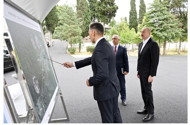 Prezident İlham Əliyev Xankəndi-Şuşa kanat yolunun inşası üçün seçilmiş əraziyə baxıb 