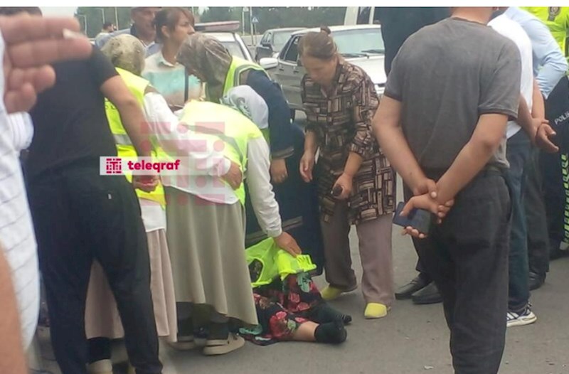 Mingəçevirdə yolda təmizlik işləri aparan qadını avtobus vurdu — FOTOLAR 