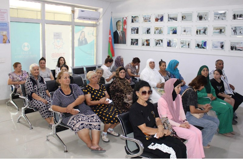 Daha 3 tibb müəssisəsində elektron növbə sistemi qurulub — FOTOLAR