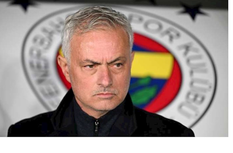 Mourinyo ulduz futbolçunu ​razı salmaq üçün şəxsən zəng etdi