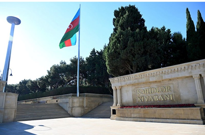 XİN rəhbərliyi Şəhidlər xiyabanını ziyarət edib 