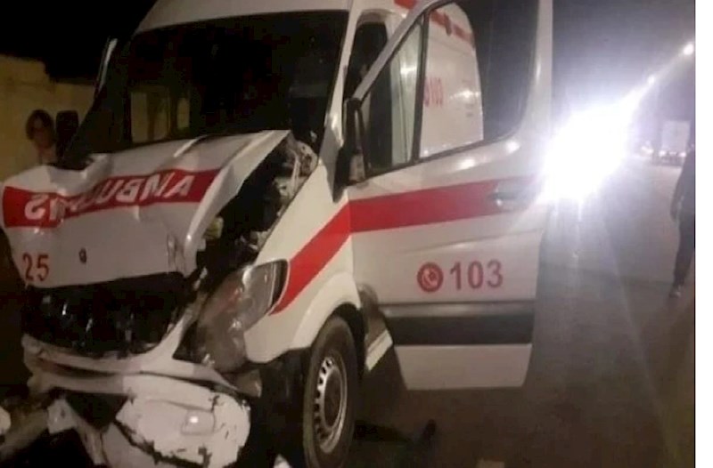 Təcili yardım maşını qəzaya uğradı 