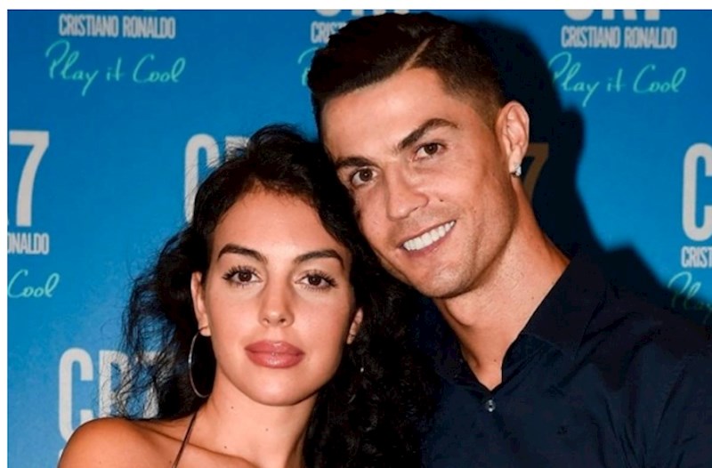 9 il sonra: Ronaldu sevgilisinə evlilik təklifi etdi — FOTO