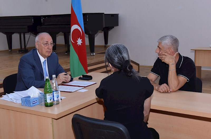 Zakir Fərəcov sakinlərin müraciətlərini yerində dinlədi — FOTOLAR
