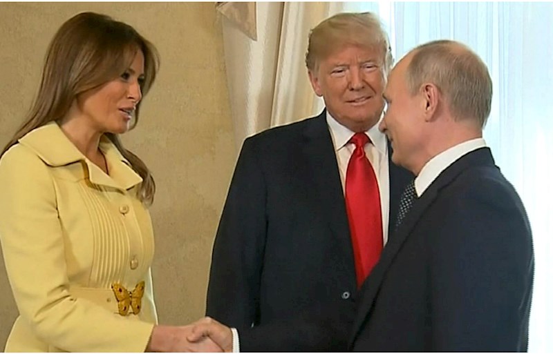 Tramp xanımının məktubunu Putinə təqdim etdi 