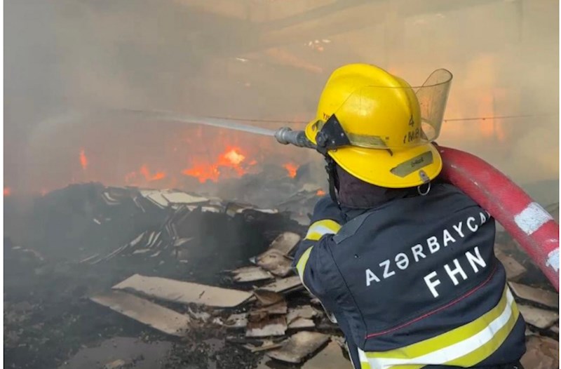 Gəncədə açıq ərazidə baş verən yanğın binaya ziyan vurub 