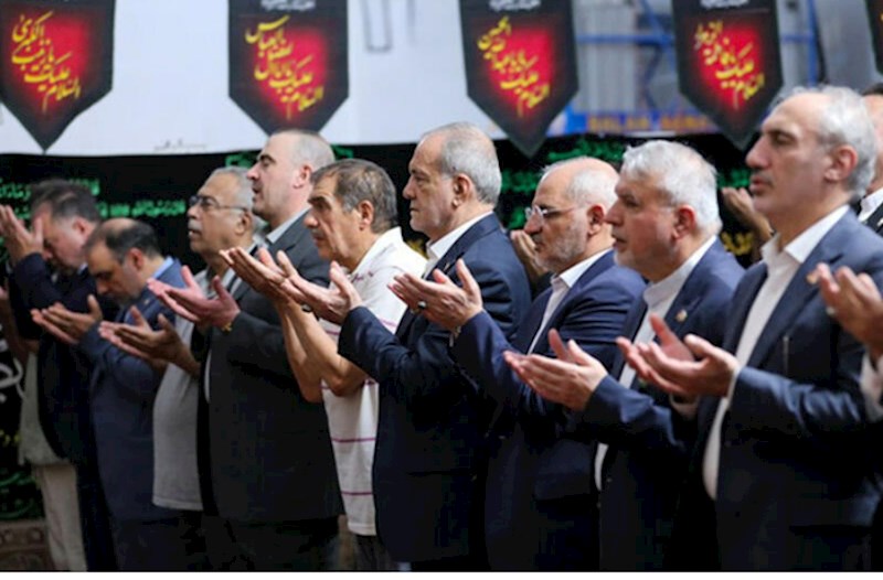 Pezeşkian Göy məsciddə namaz qıldı 