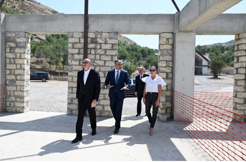 Prezident və birinci xanım “Hacıkənd” istirahət kompleksinin tikintisi ilə tanış olublar — YENİLƏNİB