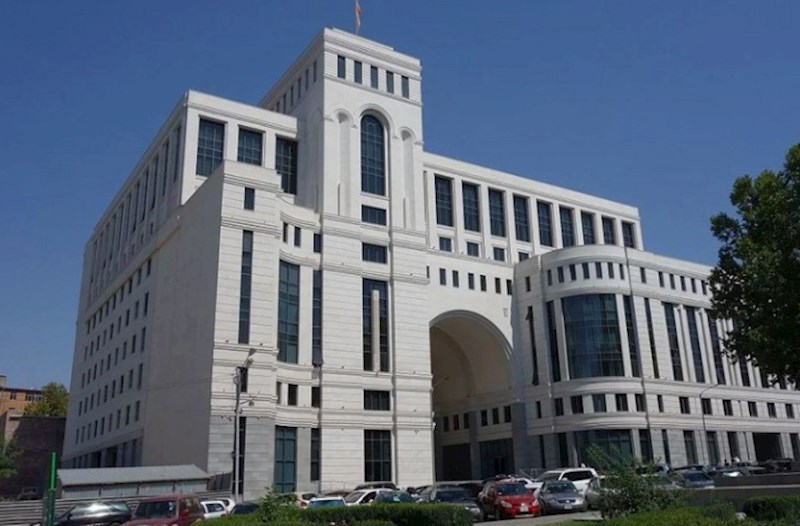 Ermənistan KİV-i: Casusluqda şübhəli bilinən konsul azərbaycanlı ilə eşq münasibətində olub 