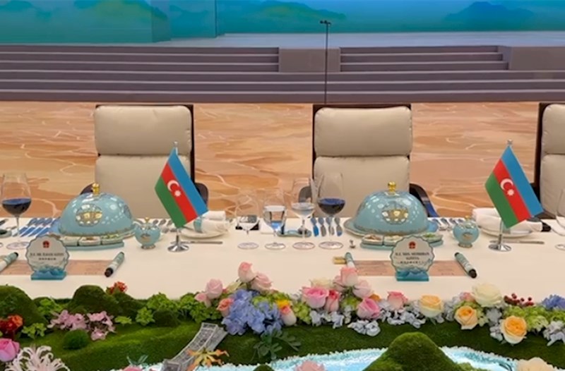 Ziyafətdə Prezident və xanımı üçün ayrılan masa — VİDEO/FOTO