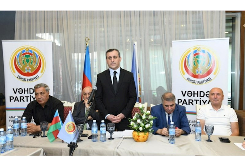 Vəhdət Partiyasının təşkilatçılığı ilə Azərbaycan dili və əlifbasına həsr olunmuş elmi-praktik konfrans keçirilib — FOTOLAR