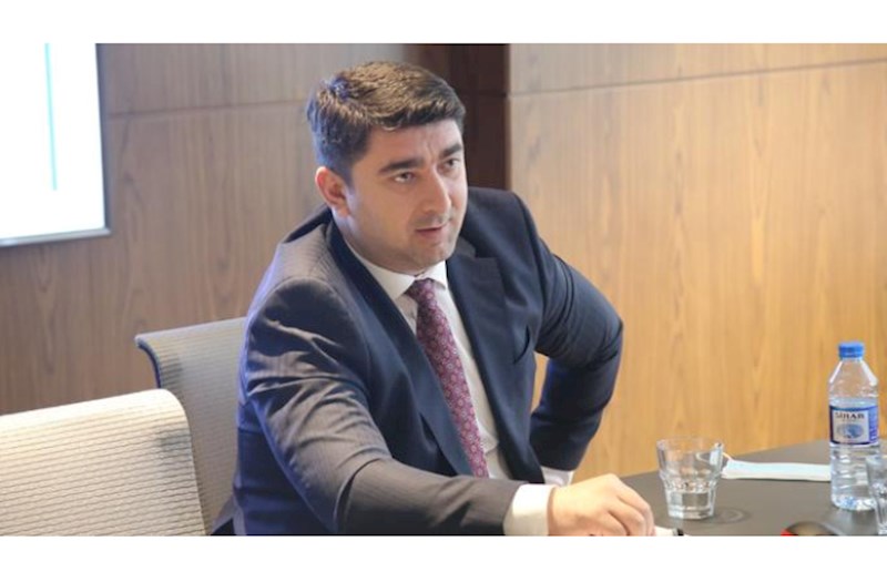 Müəllimlər yayda “putyovka” ala bilmir, direktorlar isə Avropa səfərinə göndərilir — Araz Paşayev kimin maraqlarını müdafiə edir?
