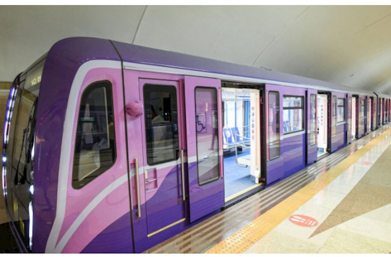 Bakı metrosunda uşaq DÜNYAYA GƏLDİ 