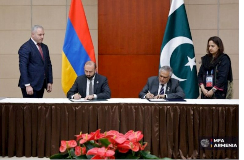 Ermənistan Pakistanla kommünike imzaladı 