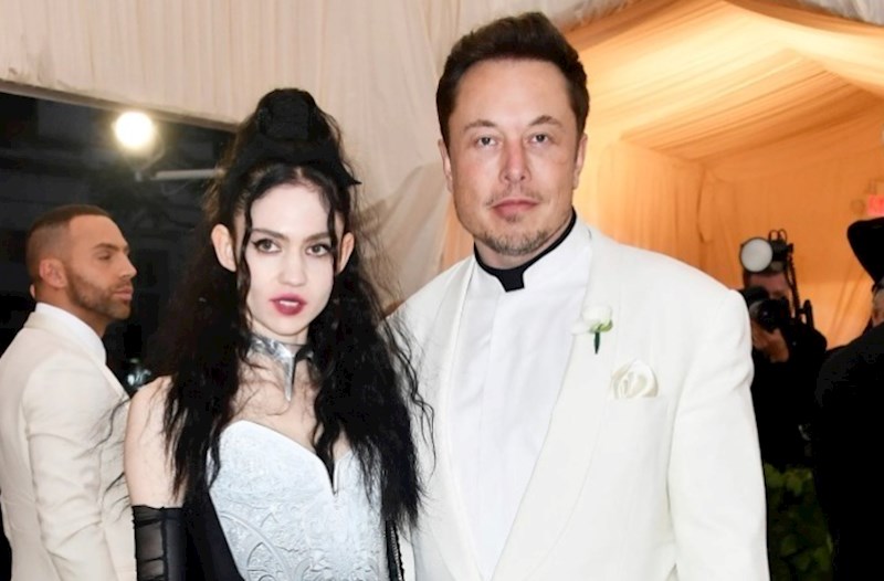Elon Mask ilk dəfə 3 övladının anası olan müğənnidən danışdı