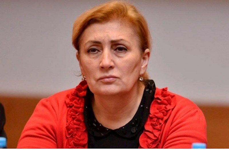 Deputat Məlahət İbrahimqızının ayağı sındı 