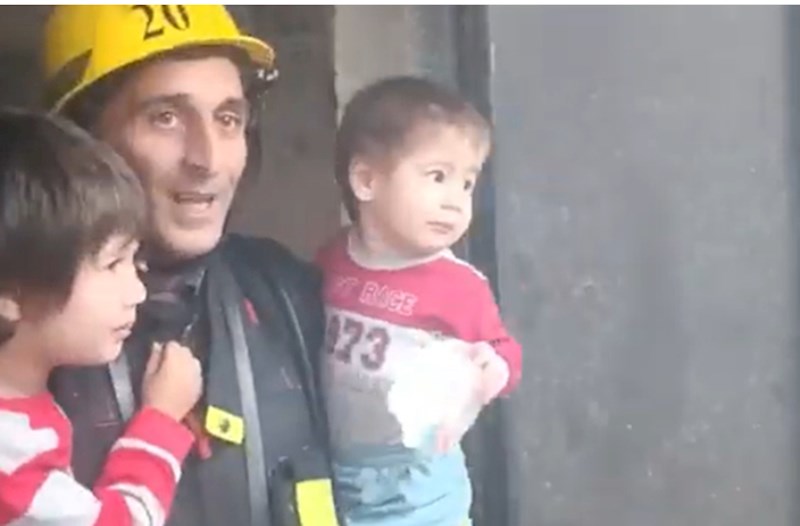 Sumqayıtda yaşayış binasında yanğın olub, 8 nəfər təxliyə edilib 