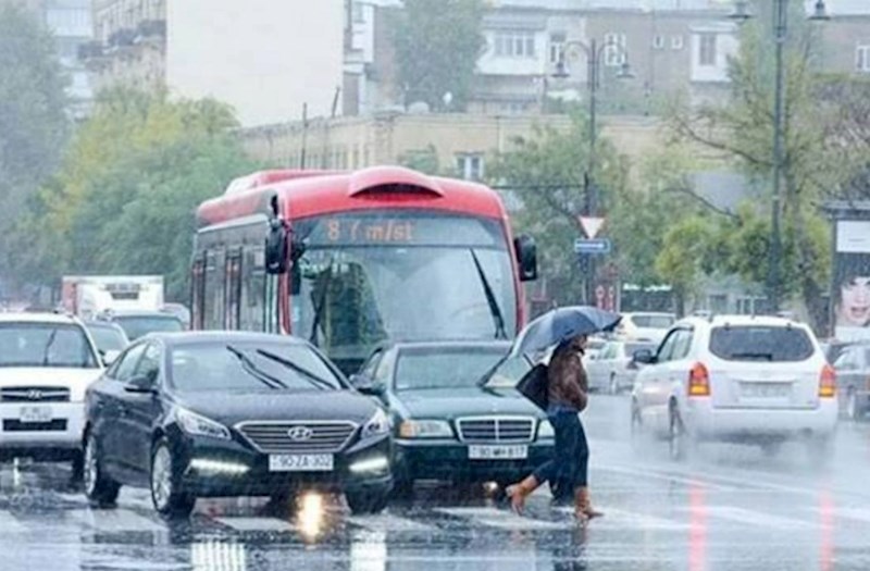Yol polisindən yağışlı hava ilə bağlı sürücülərə XƏBƏRDARLIQ 