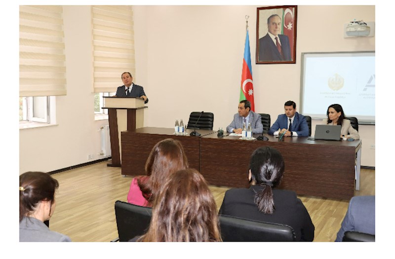 Azərbaycan ədəbi dilinin düzgün tətbiq olunmasına dair tədbir keçirilib — FOTOLAR 