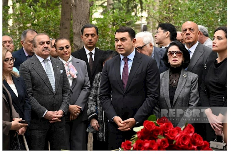 Milli Musiqi Günü münasibətilə Üzeyir Hacıbəylinin məzarı ziyarət edilib — FOTOLAR 