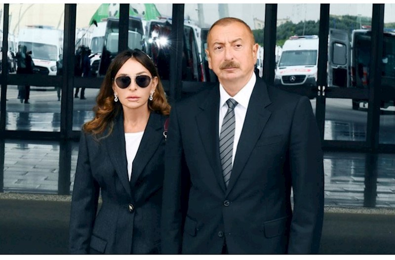 Prezident və birinci xanım Çinin Tiencin şəhərindən qatarla Pekinə səfər etdi 
