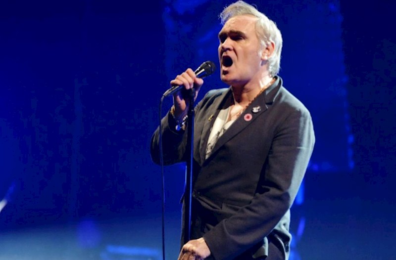 Ölümlə təhdid edildi, konsertlərini təxirə saldı
